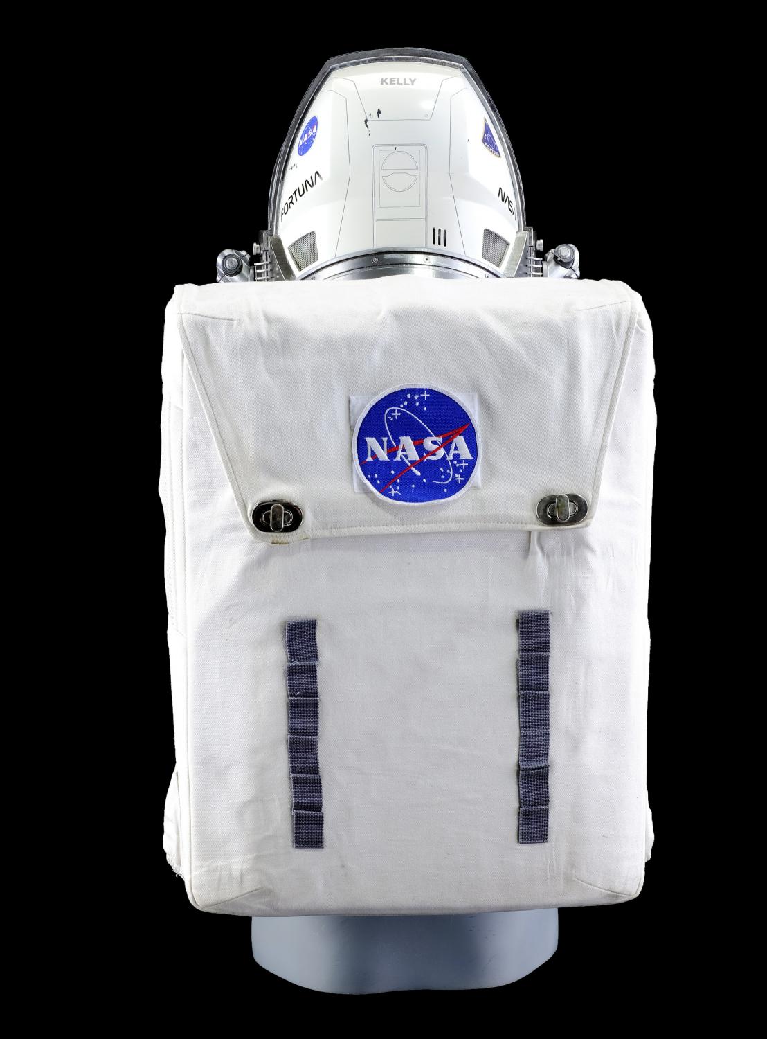 grant-kelly-space-helmet-and-life-support-backpack-with-nasa-patch