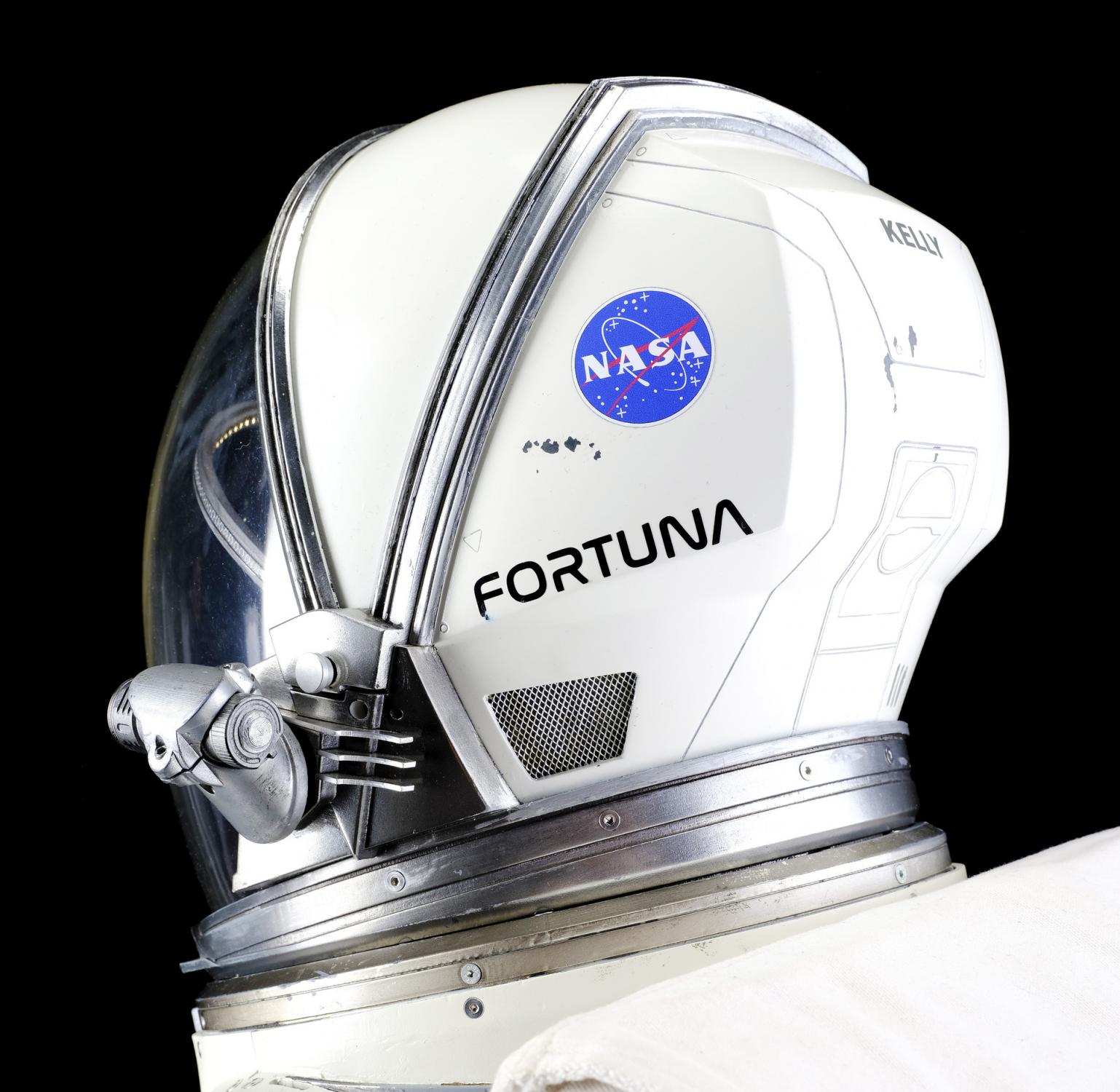 grant-kelly-space-helmet-and-life-support-backpack-with-nasa-patch