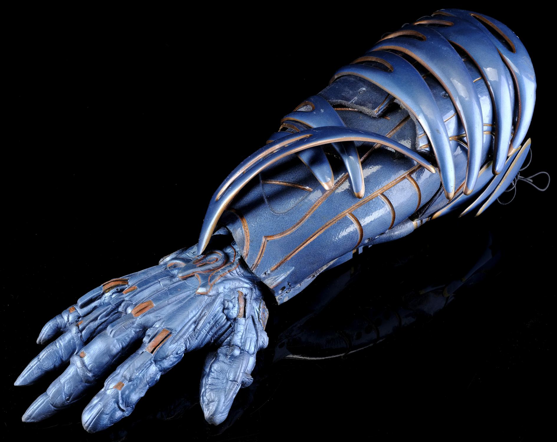 robot-alien-bodysuit-with-partial-scales-and-stand-in-head-and-and-insert-arm
