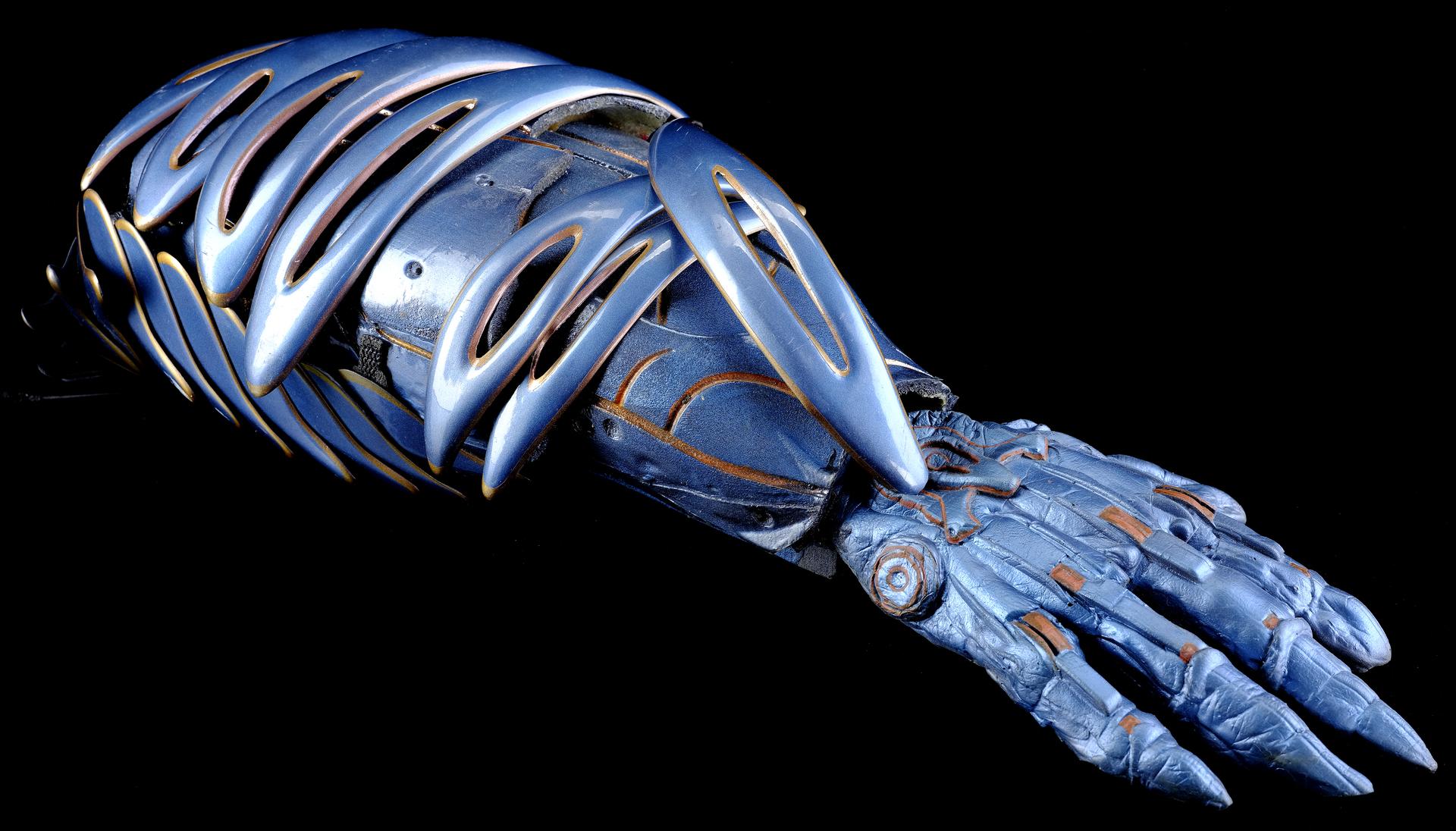 robot-alien-bodysuit-with-partial-scales-and-stand-in-head-and-and-insert-arm
