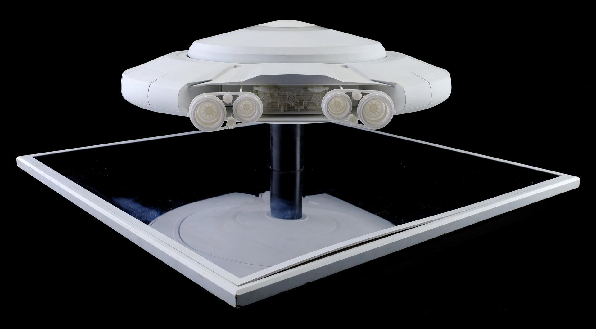 the-jupiter-spaceship-and-jupiter-landing-gear